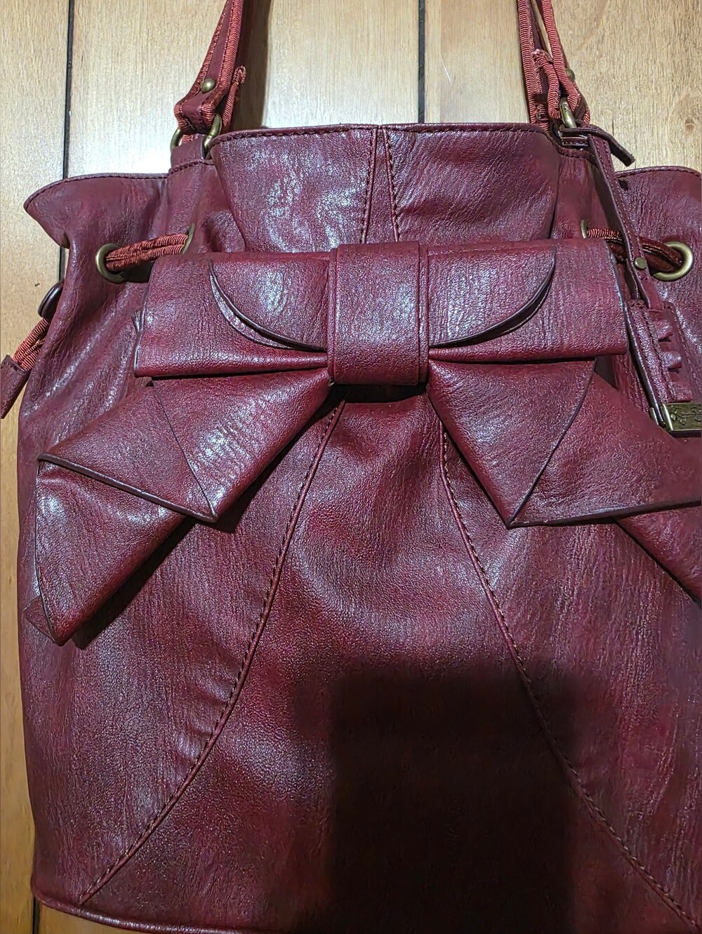 Jessica Simpson Vintage Burgundy Faux Leather Crimson Bow-Front Shoulder Bag - Picture 4 of 7